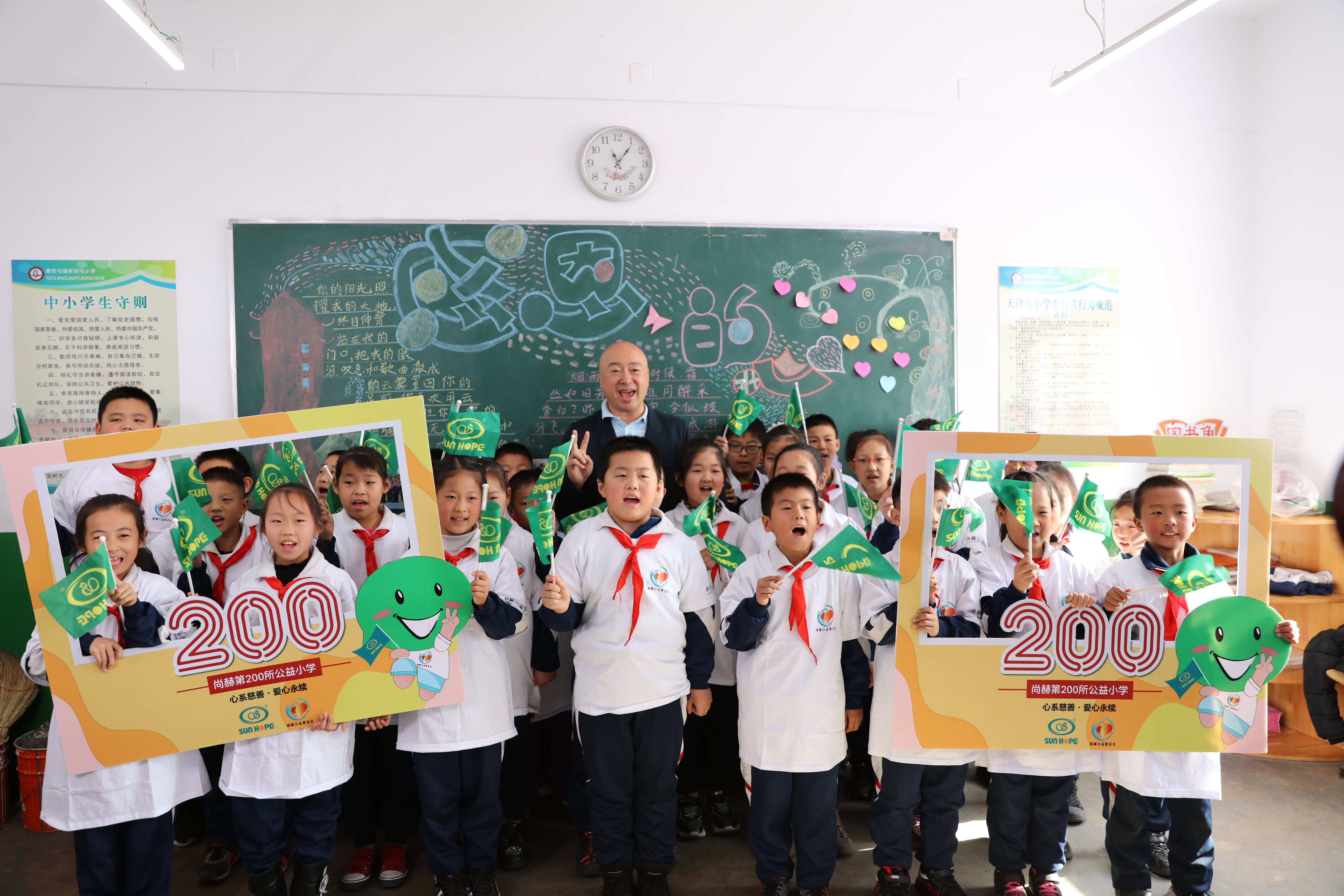 天津高校大学生记者走进安博在线_安博在线(中国)公益小学开展“书香悦读，筑梦成长”活动